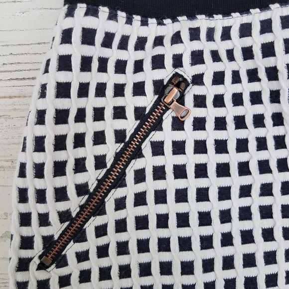 3/$20 🛍 Lou & Grey Checked Mini Skirt - Picture 2 of 3